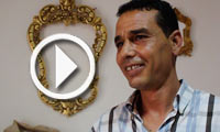 Mehdi Damoussi, artisan spécialiste en dorure sur bois