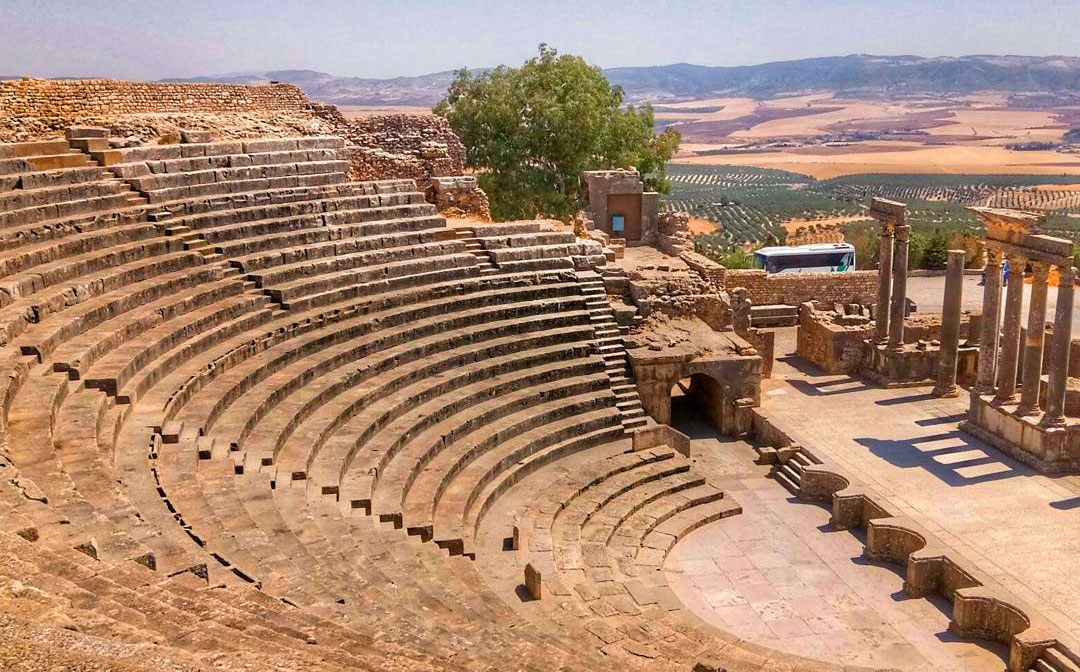 En 10 photos, l'Amphithéâtre de Dougga admiré par une Russe